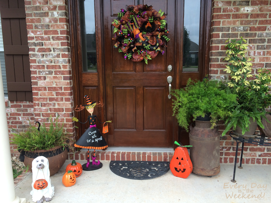 Every Day is the Weekend! l Halloween Decorating